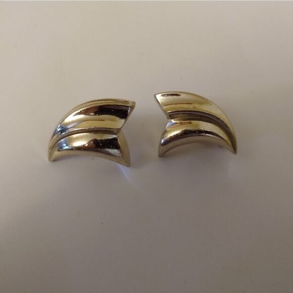 Coro Vintage‎  shimmering gold clip on earrings - Picture 4 of 4